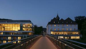 night-bridge-schlosshotel-niederoesterreich-das-schloss-an-der-eisenstrasse-nachtaufnahme-hotel-niederoesterreich